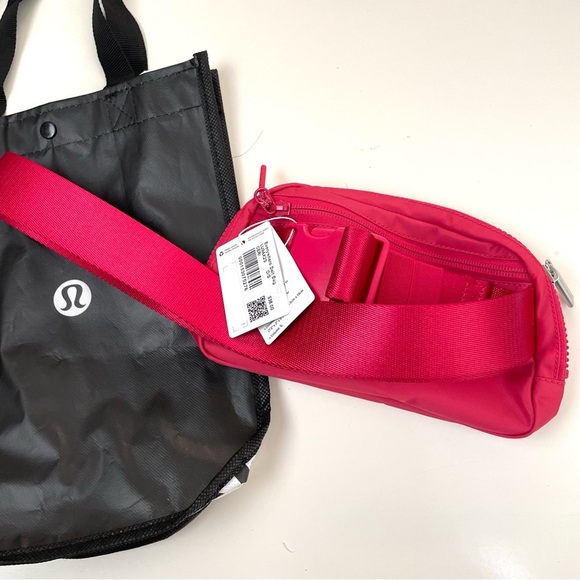 lululemon Everywhere Belt Bag 1L CERI NWT - Picture 8 of 13